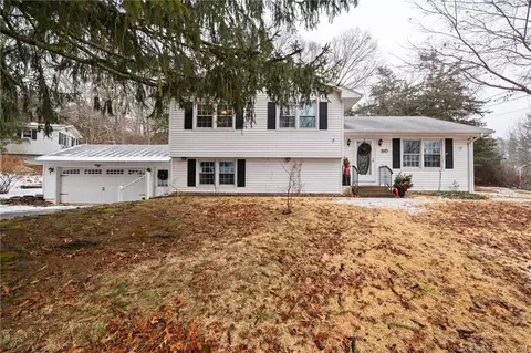 16 Chapman Ln, Ledyard, CT 06335