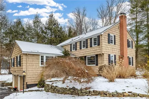 27 Crestwood Rd, Simsbury, CT 06070