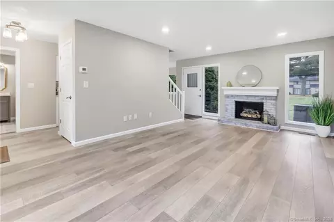 85 Viscount Dr #4D, Milford, CT 06460
