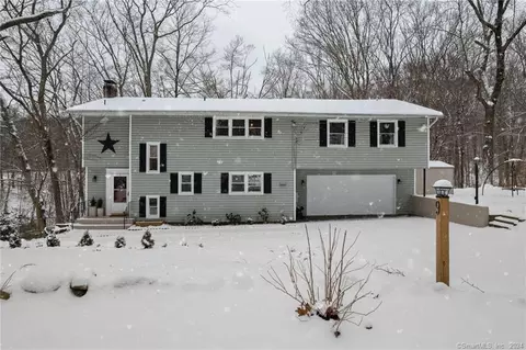 9 Stonybrook Rd, Gales Ferry, CT 06335
