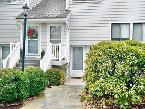 180 Rowayton Woods Dr #180, Norwalk, CT 06854