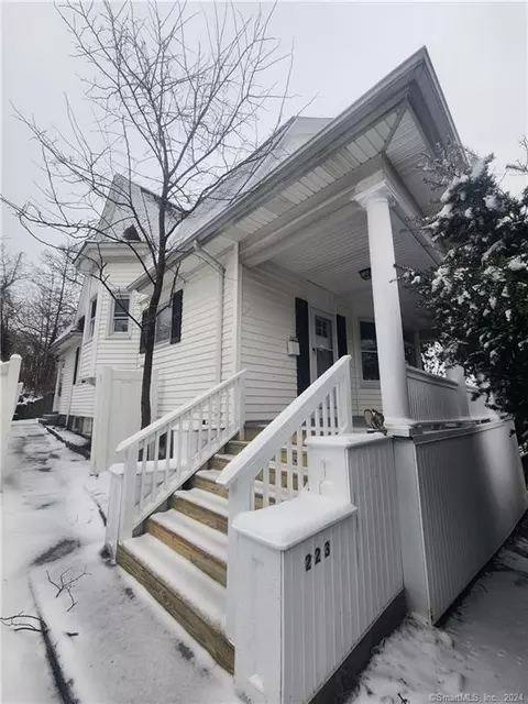 223 Crystal Ave, New London, CT 06320