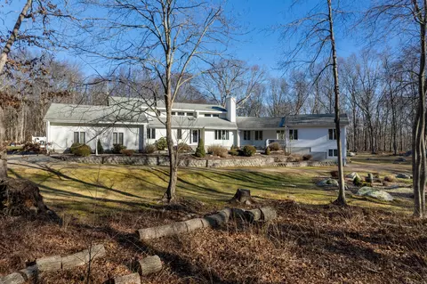 22 Prindiville Ave, Waterford, CT 06385