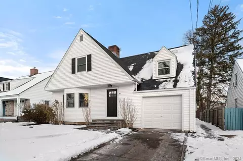 55 Elm Tree Pl, Stamford, CT 06906