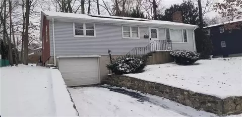 120 Echo Dr, Willimantic, CT 06226