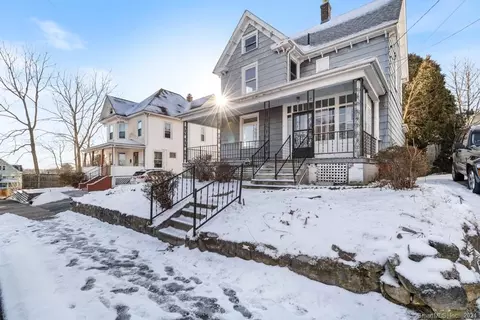 20 Squire St, New London, CT 06320