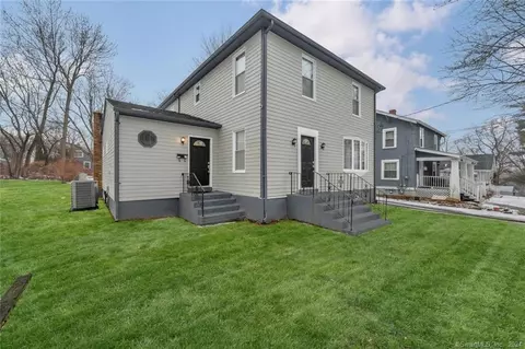 19 Hillcrest Ct, Bristol, CT 06010