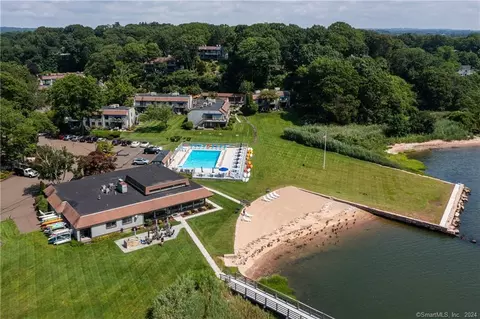 35 Harbour Vlg #D, Branford, CT 06405