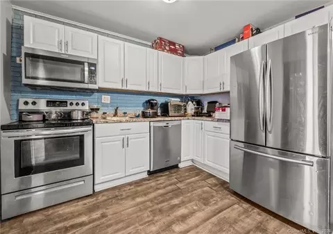 210 Blackstone Vlg #210, Meriden, CT 06450