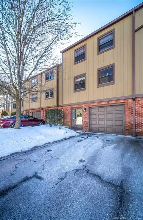 44 Mattabasset Dr #44, Meriden, CT 06450