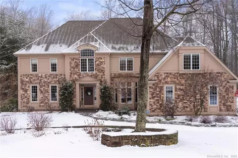 40 Pheasant Chase Chase, West Hartford, CT 06117