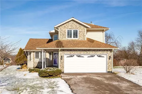 78 Brookview Ln, Middletown, CT 06457
