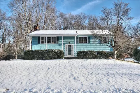 17 Thistle Rd, Norwalk, CT 06851