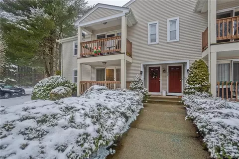 501 Ashmead Cmns #501, Enfield, CT 06082