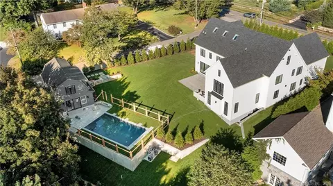 1 Ivanhoe Ln, Westport, CT 06880