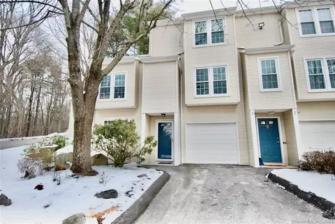 380 Hitchcock Rd #55, Waterbury, CT 06705