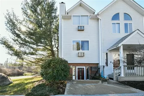 925 Oronoke Rd #34A, Waterbury, CT 06708
