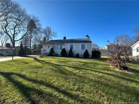 21 Frederick St, Trumbull, CT 06611