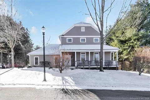 103 Periwinkle Dr #103, Middlebury, CT 06762