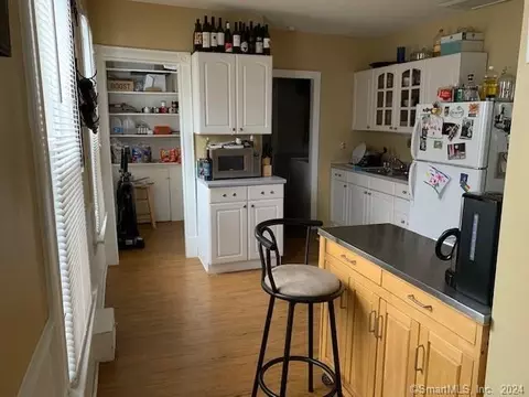 40-42 Franklin St, Enfield, CT 06082