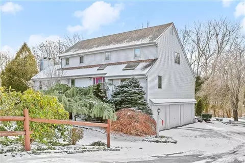 6121 Main St, Trumbull, CT 06611