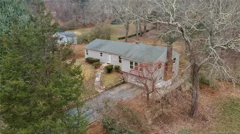 7 Pollys Ln, Montville, CT 06382
