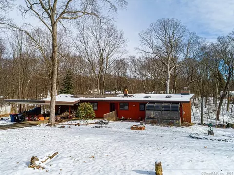 425 Barton Dr, Orange, CT 06477
