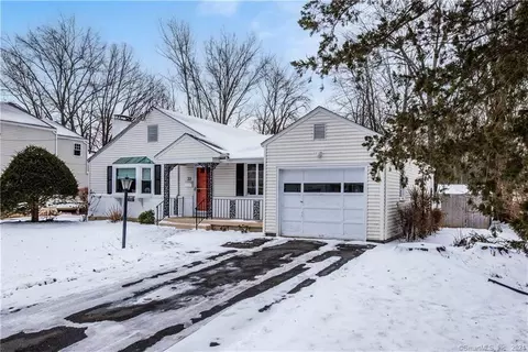 33 Haynes Rd, West Hartford, CT 06117