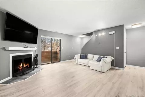 55 Cross St #A4, Danbury, CT 06810