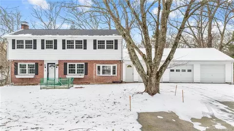 17 Chapman Ln, Ledyard, CT 06335