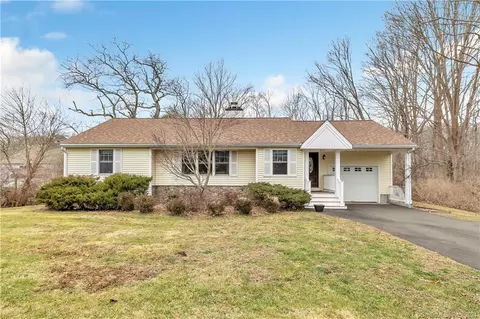 72 Neck Rd, Madison, CT 06443