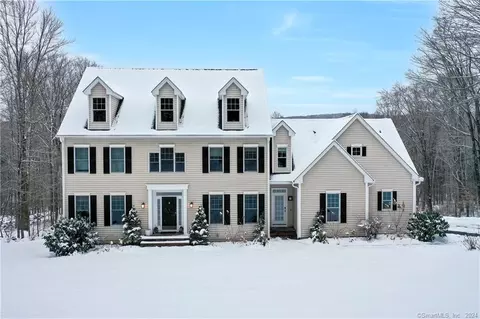 9 Homestead Ln, Canton, CT 06019