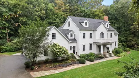 100 Valley Rd, New Canaan, CT 06840
