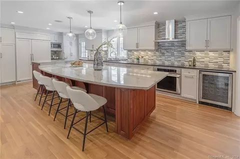 10 Indian Point Ln, Westport, CT 06880