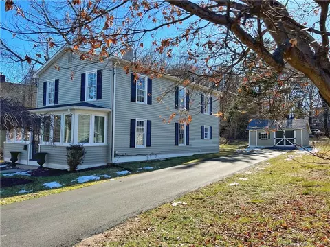 38 Forest St, Farmington, CT 06085