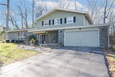 2 Dogwood Ln, Norwich, CT 06360