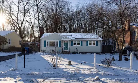 398 Summit St, Manchester, CT 06042