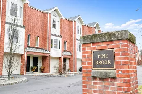 3 Pine Brook Ln #3, Darien, CT 06820