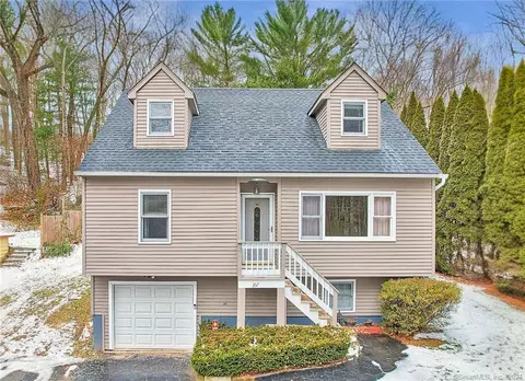 357 Beaver St, Ansonia, CT 06401