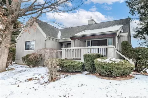 586 Pequot Ln #A, Stratford, CT 06614