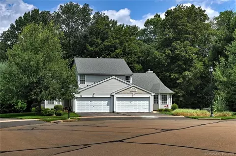 70 Deanarose Pl #70, Cheshire, CT 06410