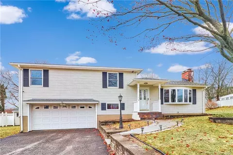 21 Saddle Rock Rd, Waterbury, CT 06706