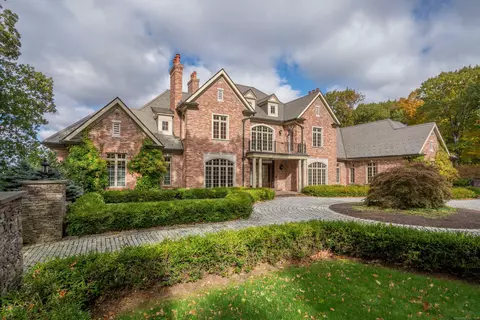 217 Deercliff Rd, Avon, CT 06001