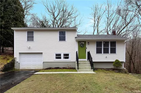 25 Willow Ln, Ledyard, CT 06339