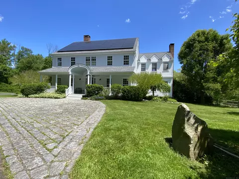 22 Spectacle Ln, Ridgefield, CT 06877