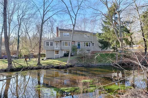 22 Creconoof Rd, Fairfield, CT 06825