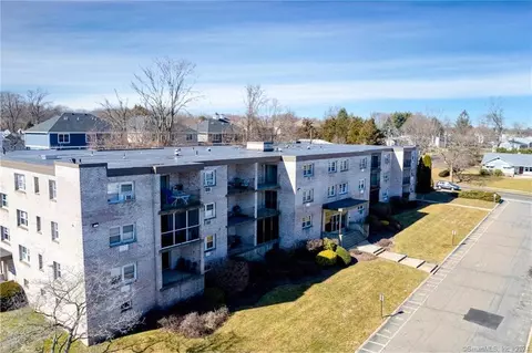 308 Meadowside Rd #312, Milford, CT 06460