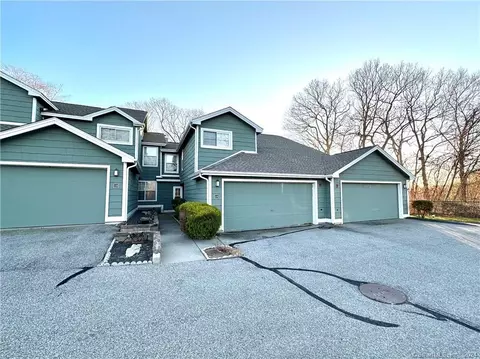 118 Spyglass Cir #118, Groton, CT 06340