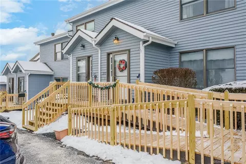 203 Lake Vista Dr #203, East Hampton, CT 06424