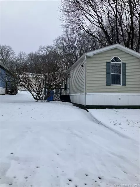 303 Mohegan Park Rd #21, Norwich, CT 06360
